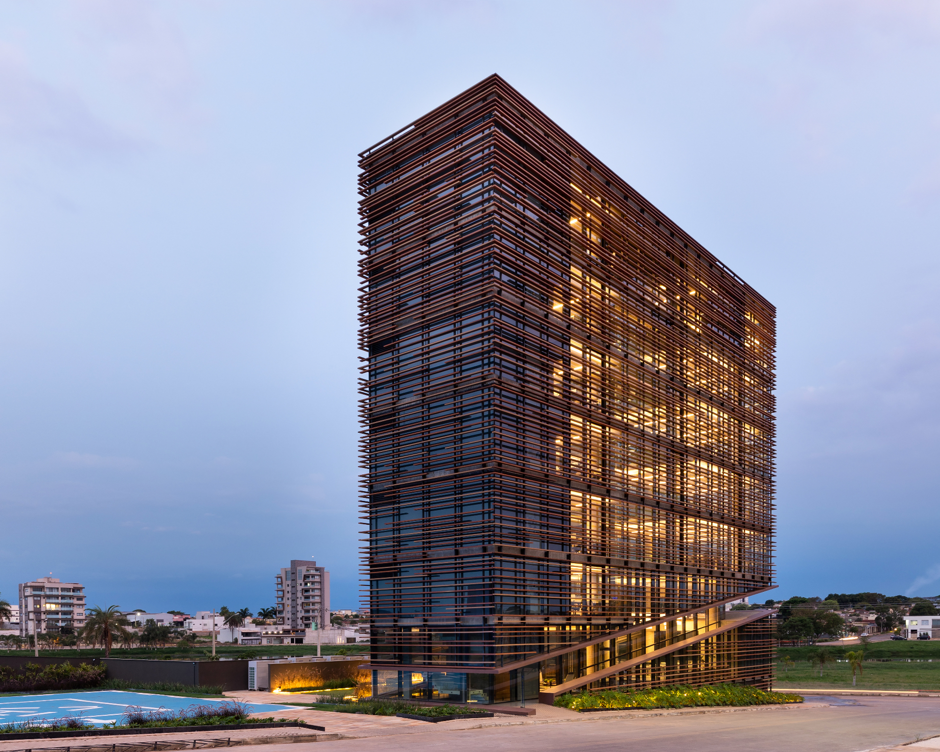 Como a Luxglass reduziu 6,5°C e eliminou ofuscamento no icônico Edifício Patrimonium